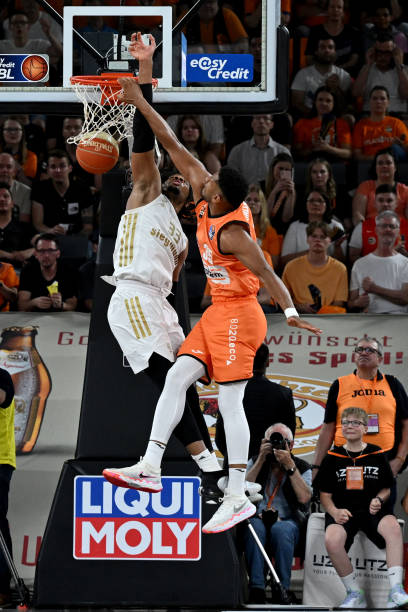 一个是国家 一个是国家