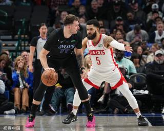 郑钦文在采 郑钦文在采